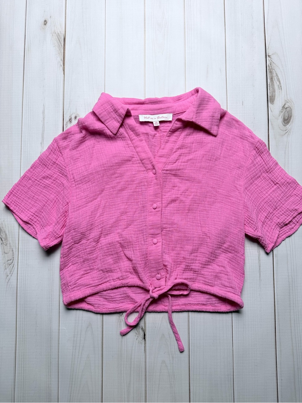 Cropped Button-Front Tie Hem Women's Shirt in Bright Pink